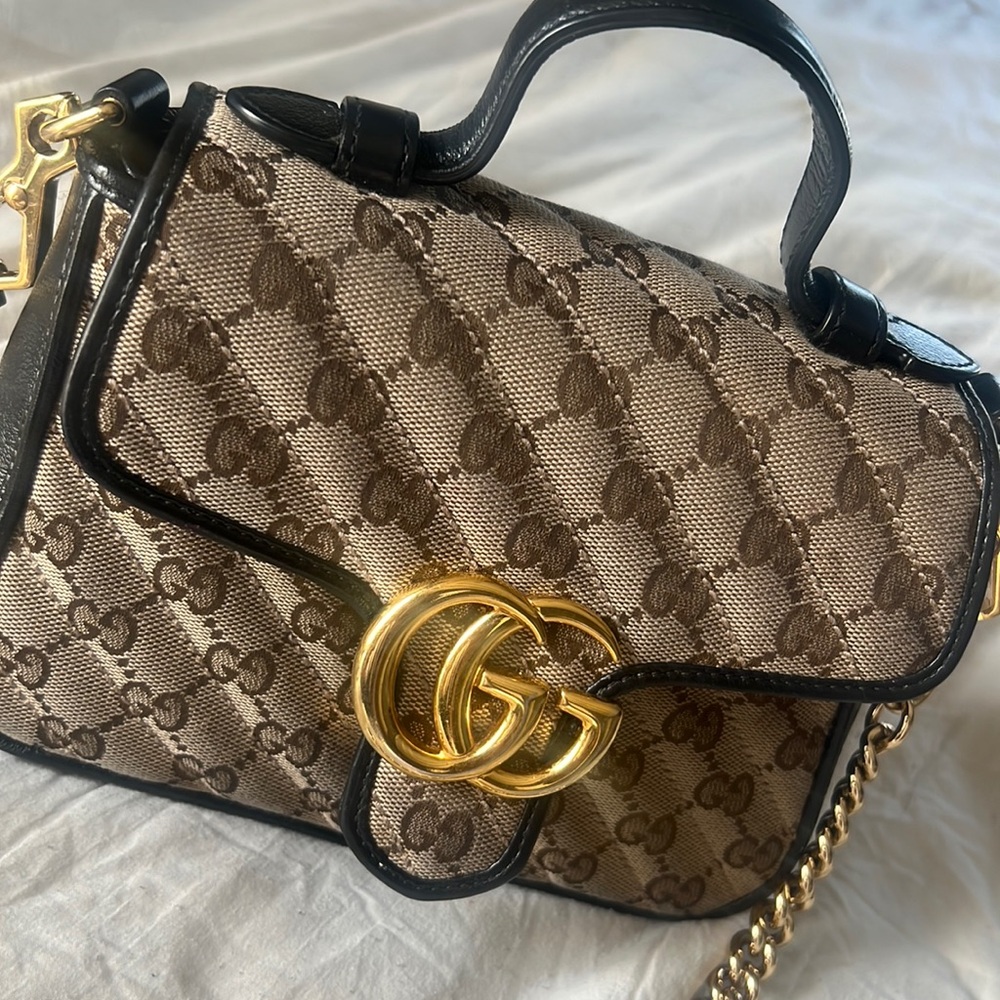 Gucci
GG Marmont Flap leather handbag
GOOD condition
Black, Leather AUTHENTIC